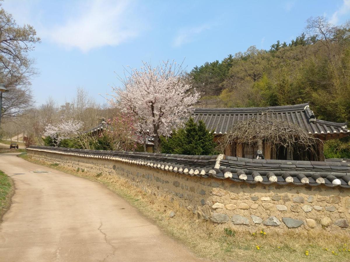 Samsan Traditional Hanok Guest House Gyeongju Exterior foto