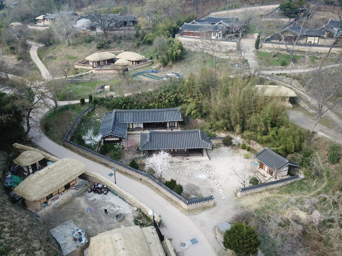 Samsan Traditional Hanok Guest House Gyeongju Exterior foto